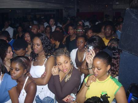 cap's fashion present mika ( linda bo é )