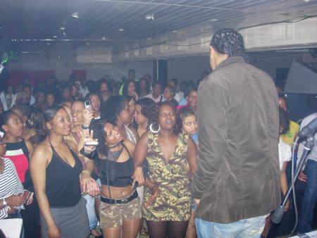 cap's fashion present mika ( linda bo é )