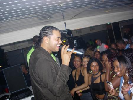 cap's fashion present mika ( linda bo é )