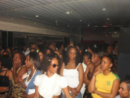 cap's fashion present mika ( linda bo é )