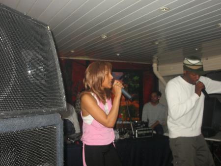 cap's fashion present mika ( linda bo é )