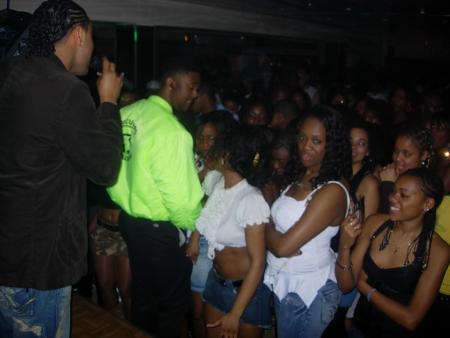 cap's fashion present mika ( linda bo é )